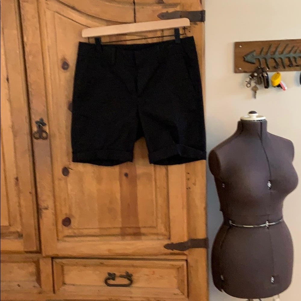 Gap Khaki black bermudas-Size 2
